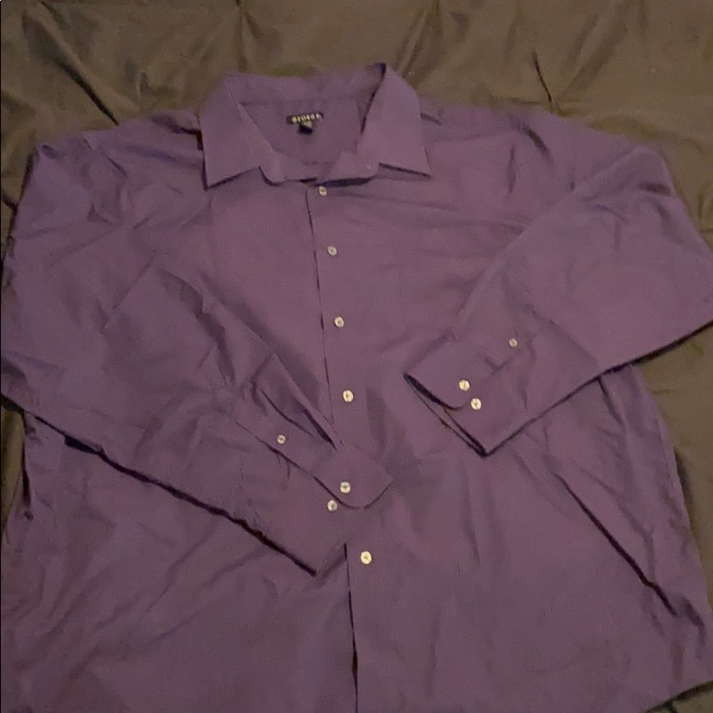 Men’s George dress shirt.